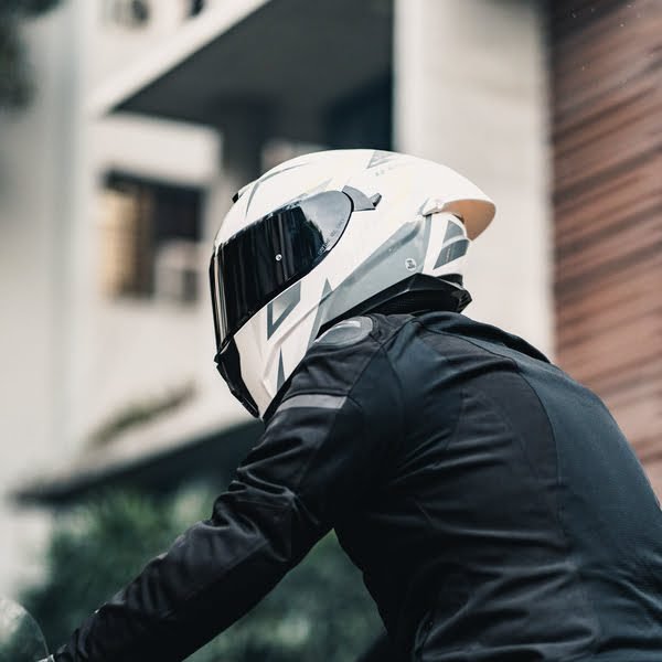 GearX X2- Snow White (Free Smoke Visor & Spoiler) - Image 2