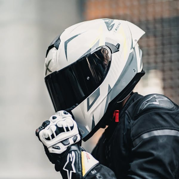 GearX X2- Snow White (Free Smoke Visor & Spoiler)